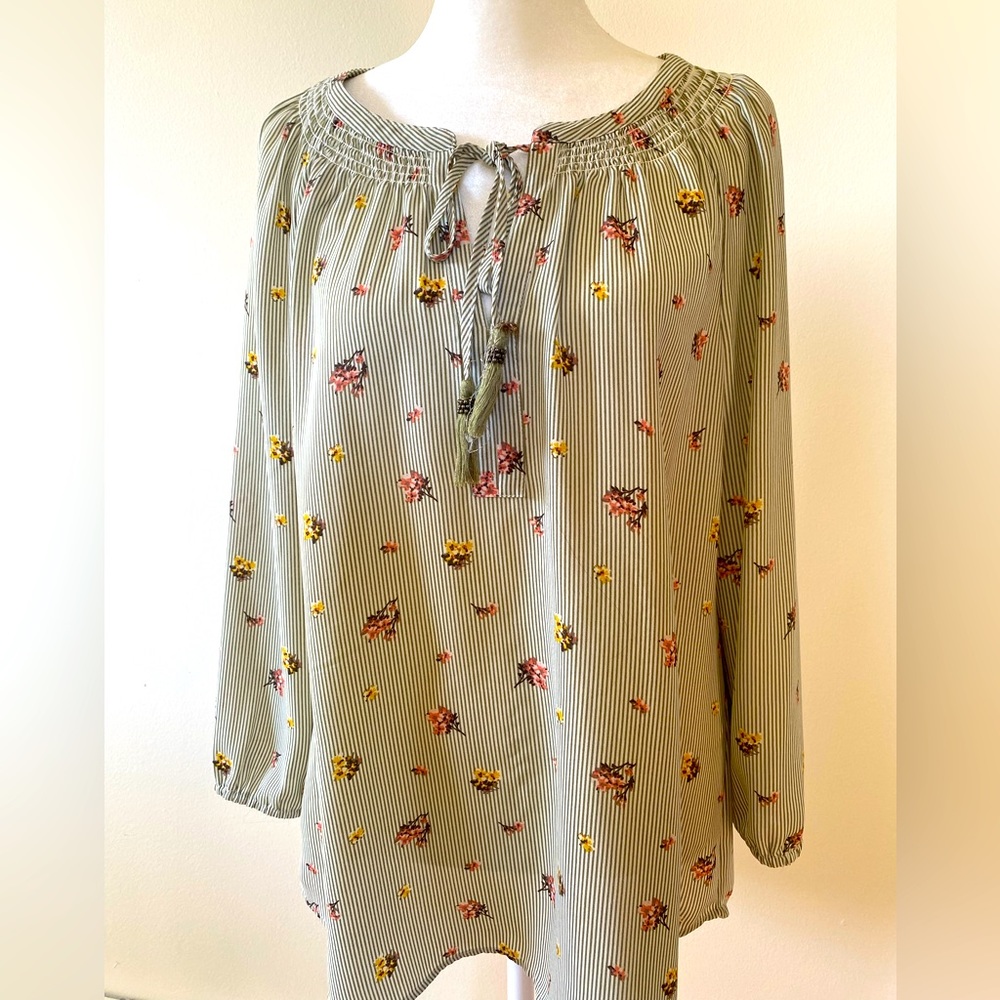 Causal Pale Sky Floral Blouse